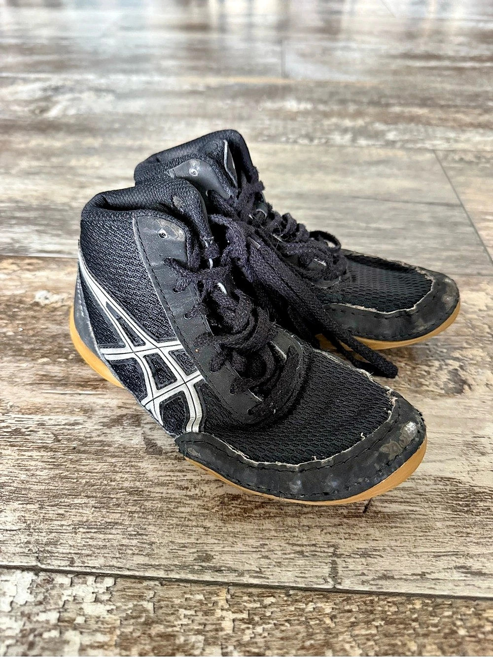 ASICS Kids wrestling shoes Black & White US 12